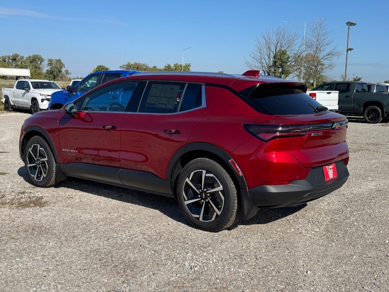 Chevrolet Equinox EV Vehicle Full-screen Gallery Image 3