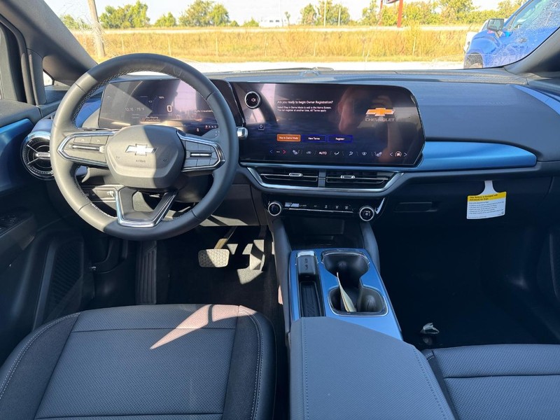 Chevrolet Equinox EV Vehicle Full-screen Gallery Image 6