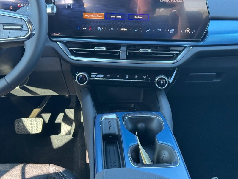 Chevrolet Equinox EV Vehicle Full-screen Gallery Image 9