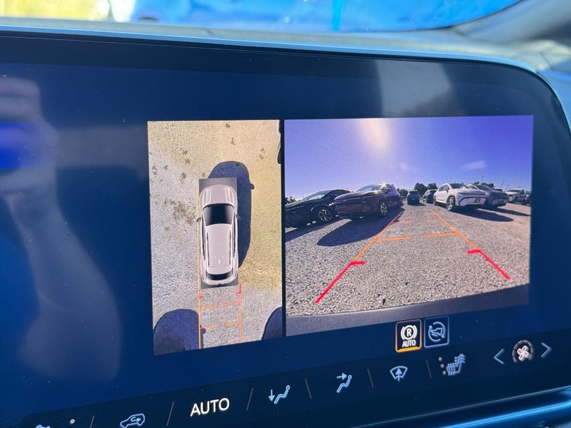 Chevrolet Equinox EV Vehicle Full-screen Gallery Image 15