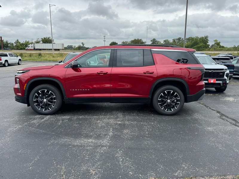 Chevrolet Traverse Vehicle Full-screen Gallery Image 2