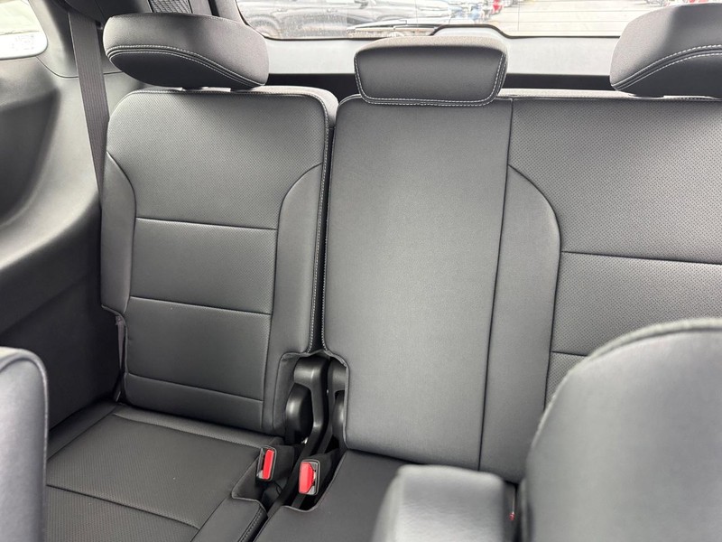 Chevrolet Traverse Vehicle Full-screen Gallery Image 7