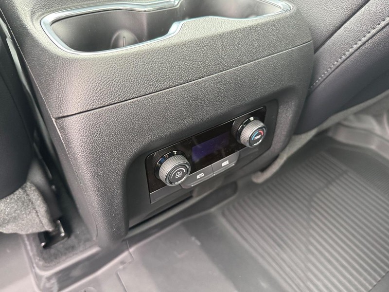 Chevrolet Traverse Vehicle Full-screen Gallery Image 8