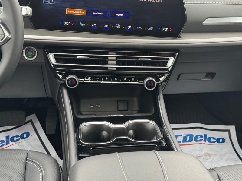 Chevrolet Traverse Vehicle Full-screen Gallery Image 12