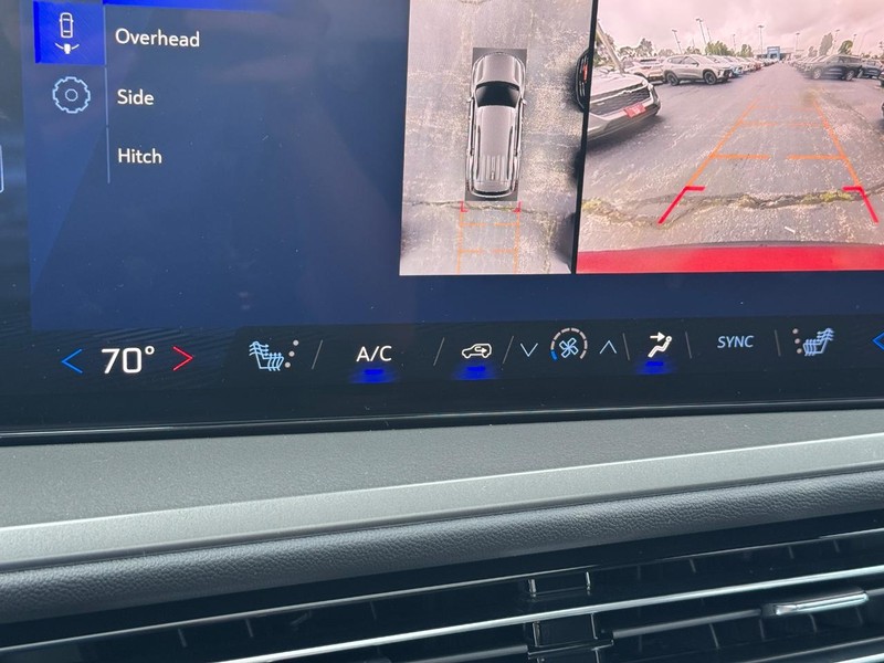 Chevrolet Traverse Vehicle Full-screen Gallery Image 18