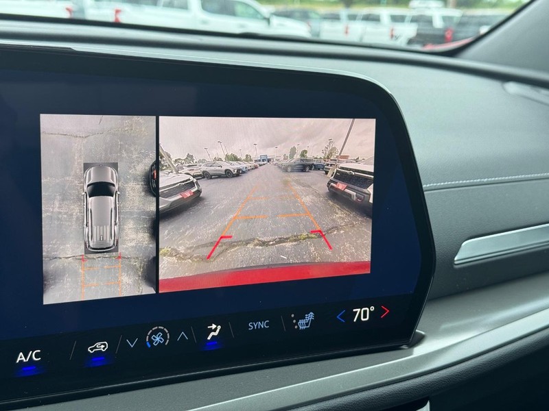 Chevrolet Traverse Vehicle Full-screen Gallery Image 19