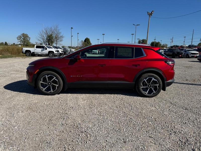 Chevrolet Equinox EV Vehicle Full-screen Gallery Image 2