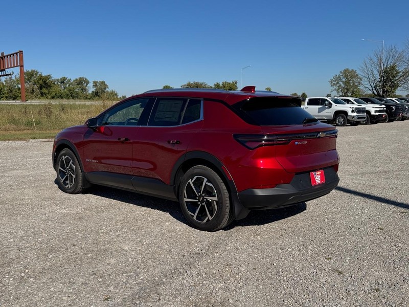 Chevrolet Equinox EV Vehicle Full-screen Gallery Image 3