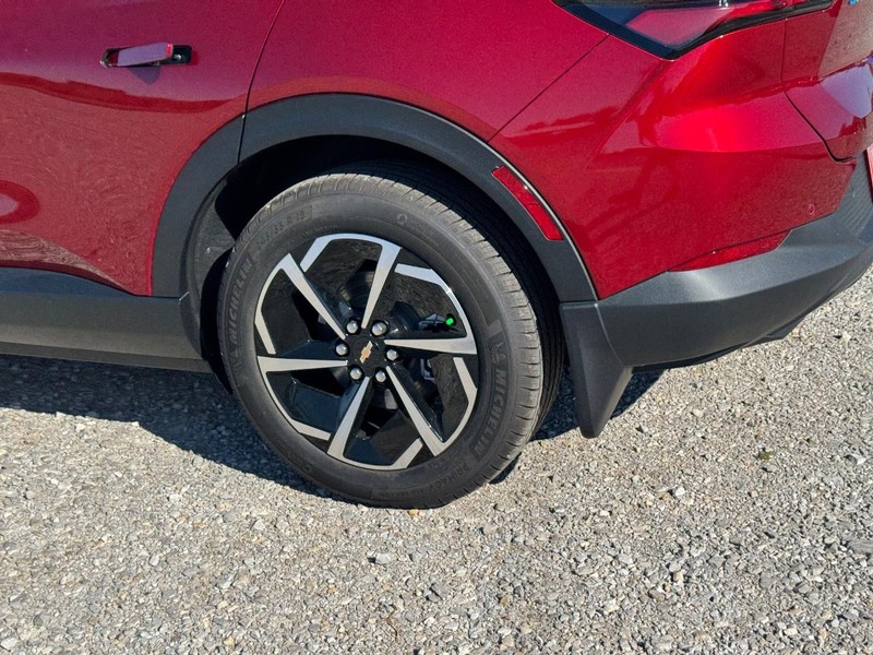 Chevrolet Equinox EV Vehicle Full-screen Gallery Image 4