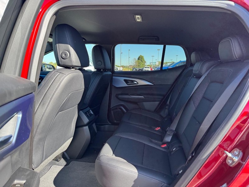 Chevrolet Equinox EV Vehicle Full-screen Gallery Image 5