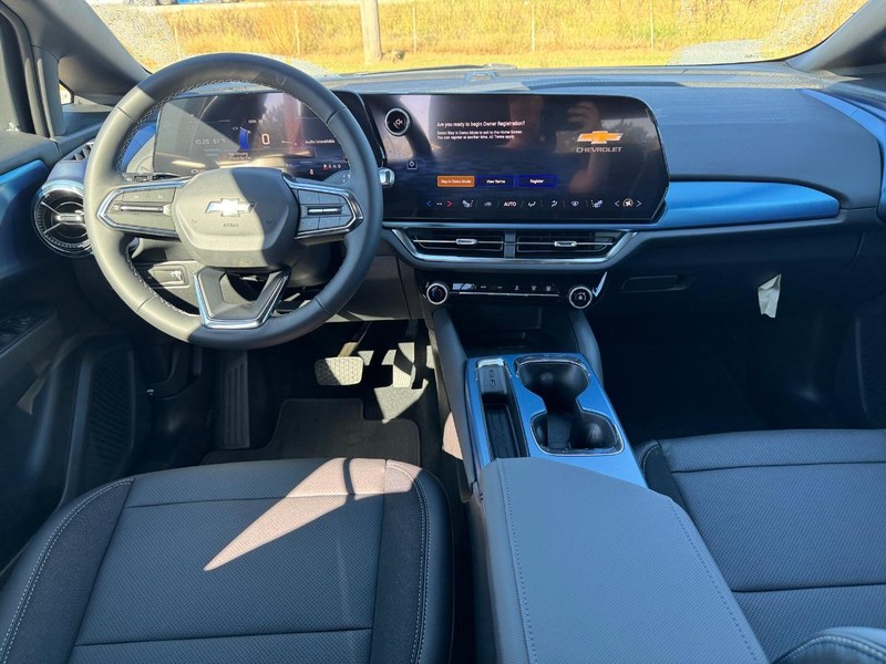 Chevrolet Equinox EV Vehicle Full-screen Gallery Image 7