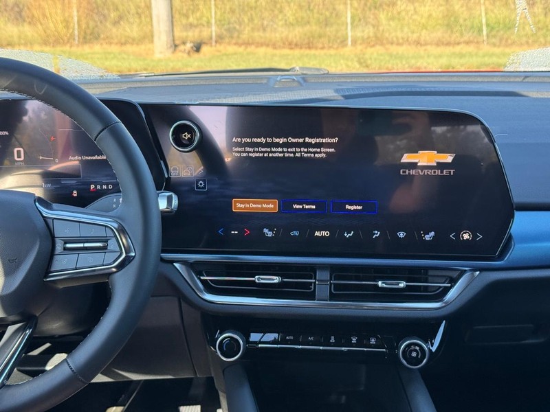 Chevrolet Equinox EV Vehicle Full-screen Gallery Image 8