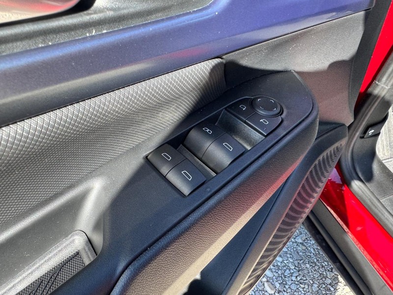 Chevrolet Equinox EV Vehicle Full-screen Gallery Image 11