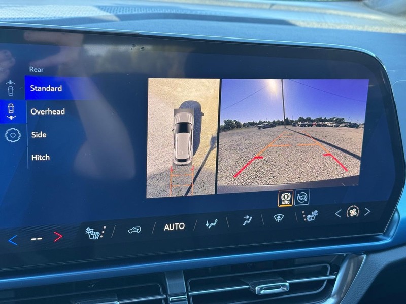 Chevrolet Equinox EV Vehicle Full-screen Gallery Image 16