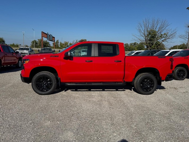 Chevrolet Silverado 1500 Vehicle Full-screen Gallery Image 2