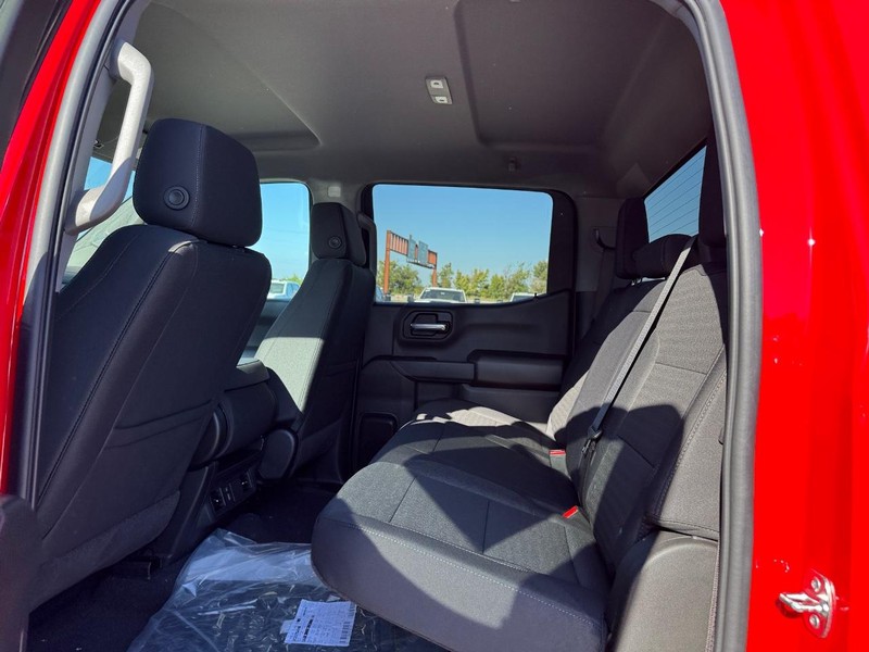 Chevrolet Silverado 1500 Vehicle Full-screen Gallery Image 5