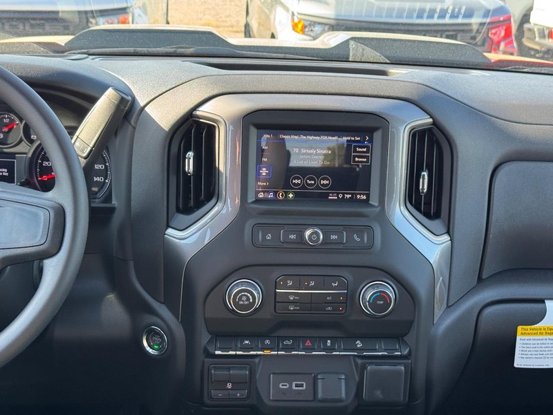 Chevrolet Silverado 1500 Vehicle Full-screen Gallery Image 8