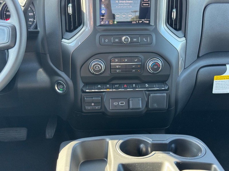 Chevrolet Silverado 1500 Vehicle Full-screen Gallery Image 9