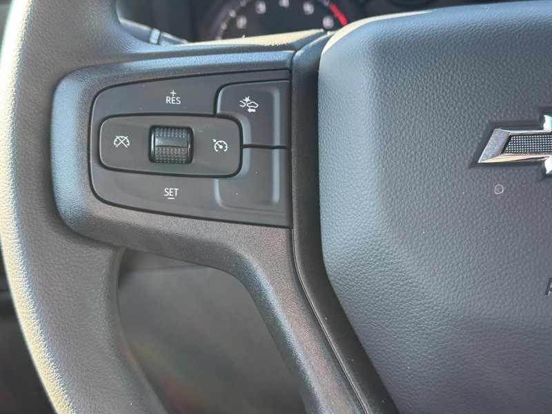 Chevrolet Silverado 1500 Vehicle Full-screen Gallery Image 12