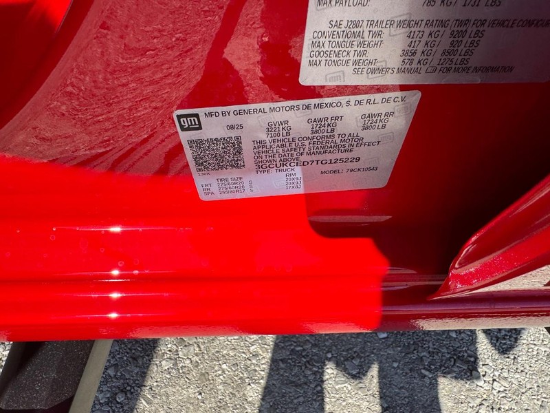 Chevrolet Silverado 1500 Vehicle Full-screen Gallery Image 15