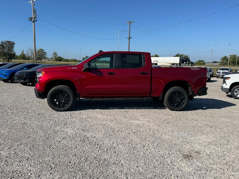 Chevrolet Silverado 1500 Vehicle Full-screen Gallery Image 2