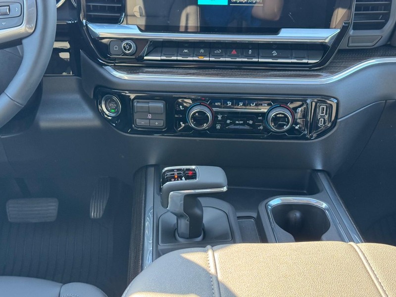 Chevrolet Silverado 1500 Vehicle Full-screen Gallery Image 10