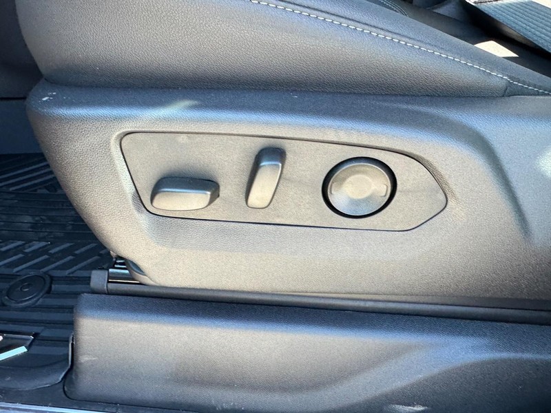 Chevrolet Silverado 1500 Vehicle Full-screen Gallery Image 11