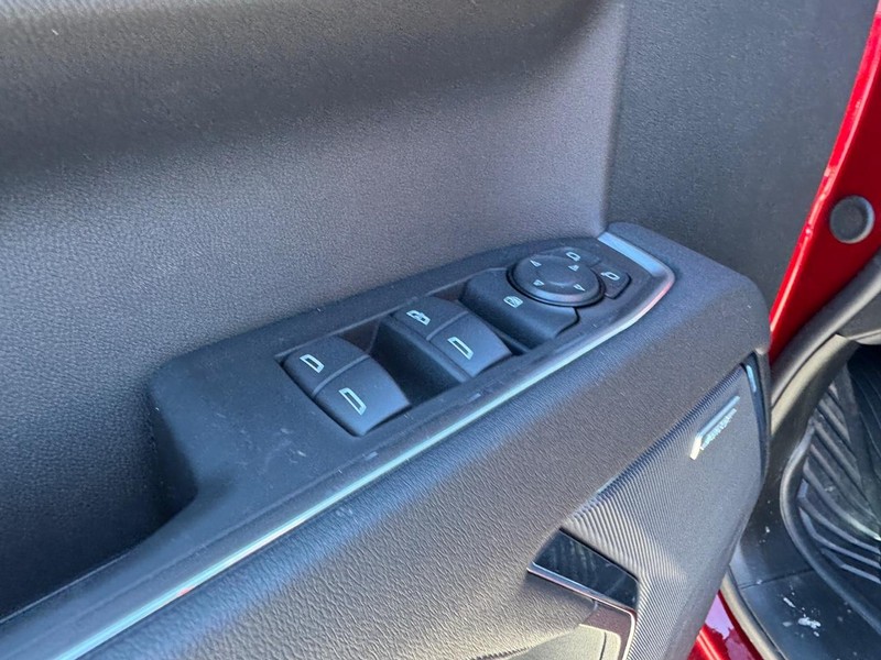 Chevrolet Silverado 1500 Vehicle Full-screen Gallery Image 12