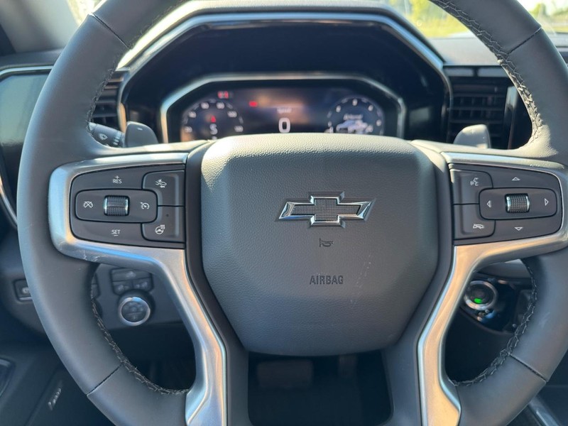 Chevrolet Silverado 1500 Vehicle Full-screen Gallery Image 13