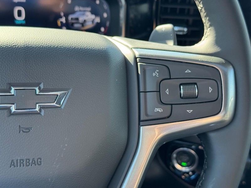 Chevrolet Silverado 1500 Vehicle Full-screen Gallery Image 15