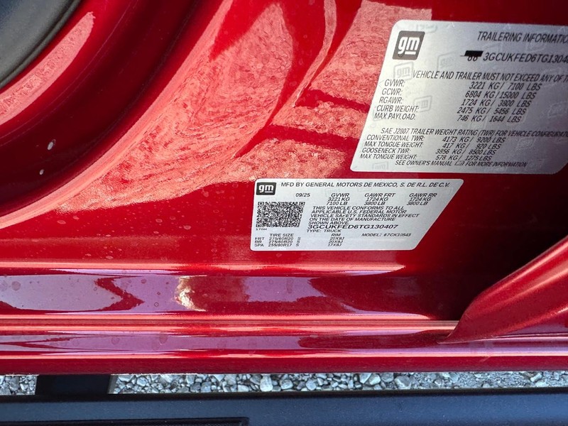 Chevrolet Silverado 1500 Vehicle Full-screen Gallery Image 18