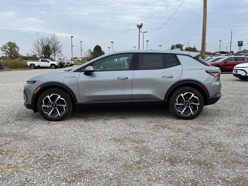 Chevrolet Equinox EV Vehicle Full-screen Gallery Image 2
