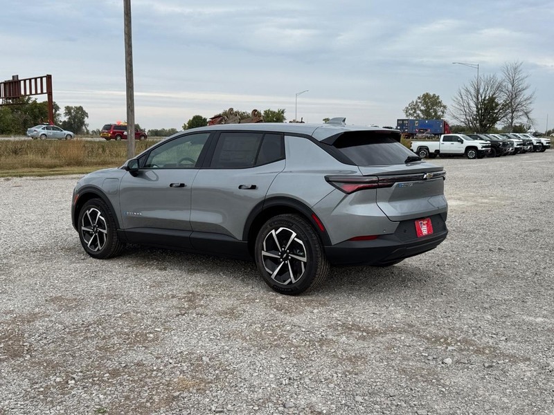 Chevrolet Equinox EV Vehicle Full-screen Gallery Image 3