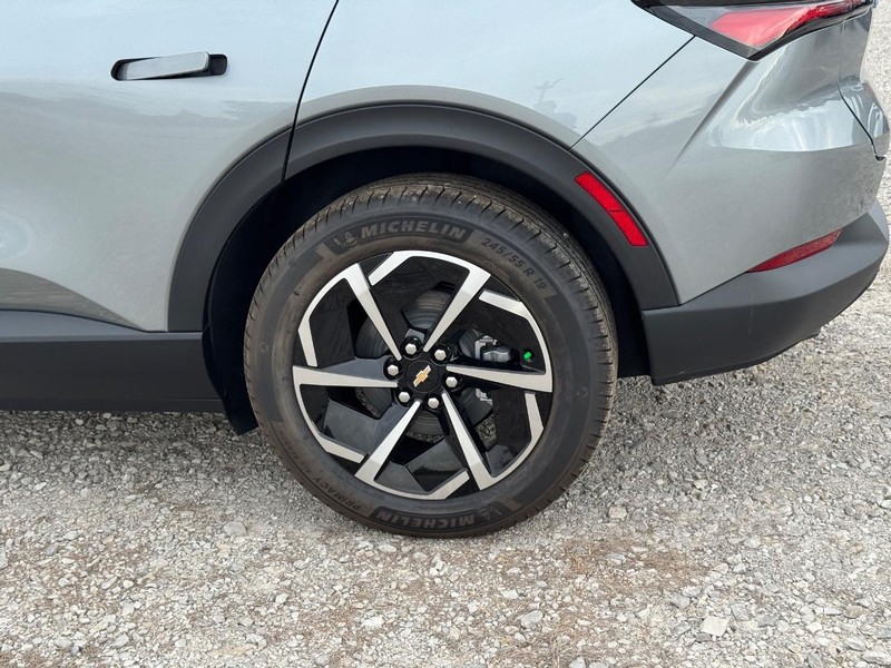 Chevrolet Equinox EV Vehicle Full-screen Gallery Image 4