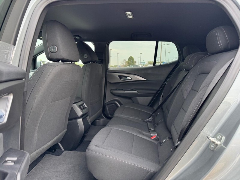 Chevrolet Equinox EV Vehicle Full-screen Gallery Image 5