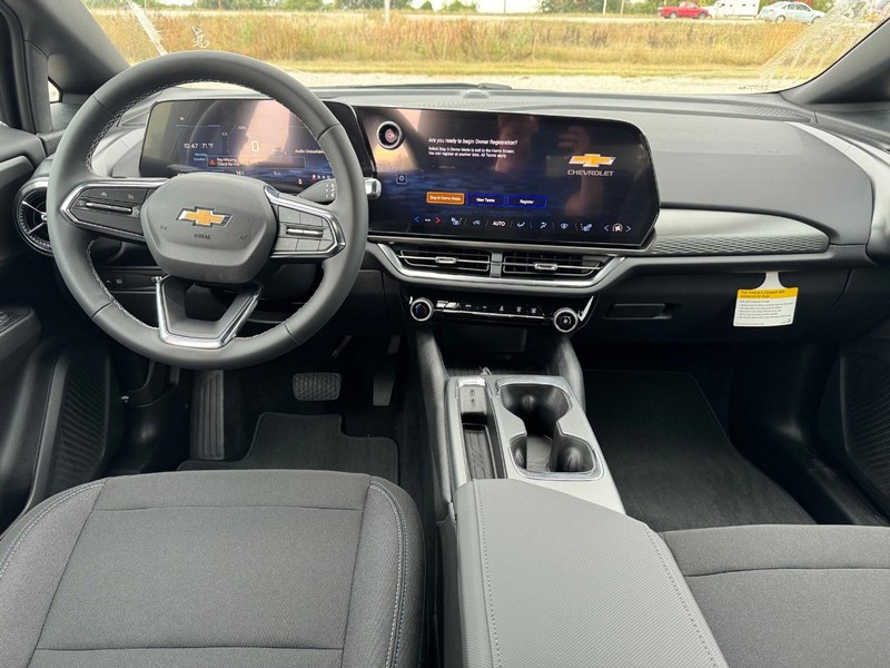 Chevrolet Equinox EV Vehicle Full-screen Gallery Image 6