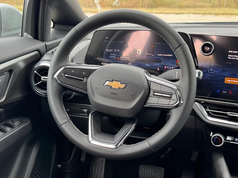 Chevrolet Equinox EV Vehicle Full-screen Gallery Image 7