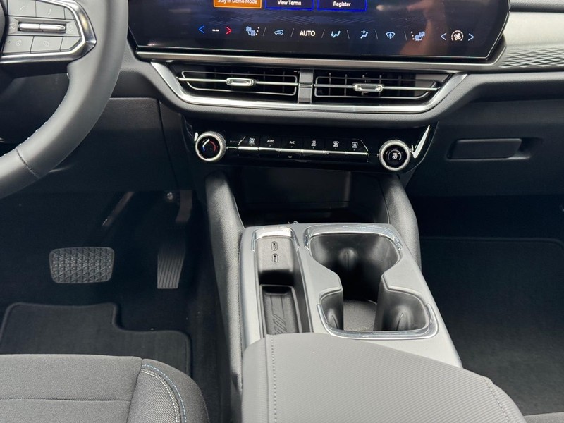 Chevrolet Equinox EV Vehicle Full-screen Gallery Image 9