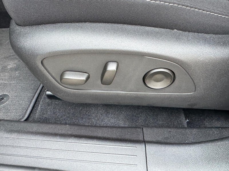 Chevrolet Equinox EV Vehicle Full-screen Gallery Image 10