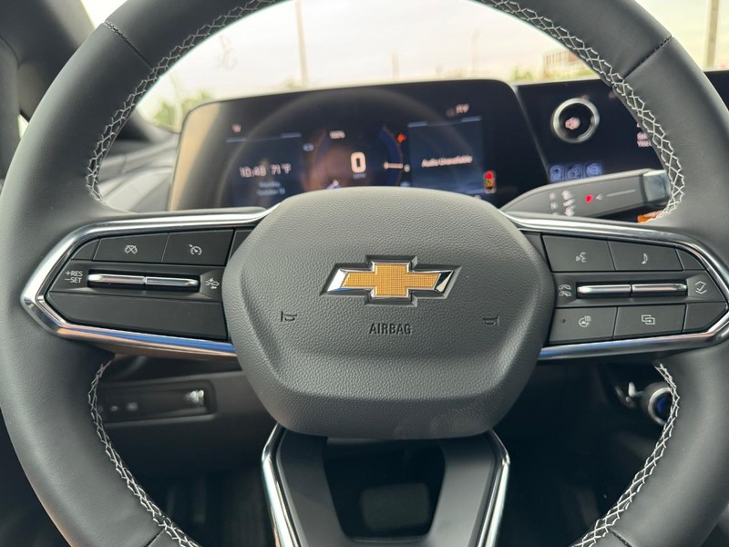 Chevrolet Equinox EV Vehicle Full-screen Gallery Image 12