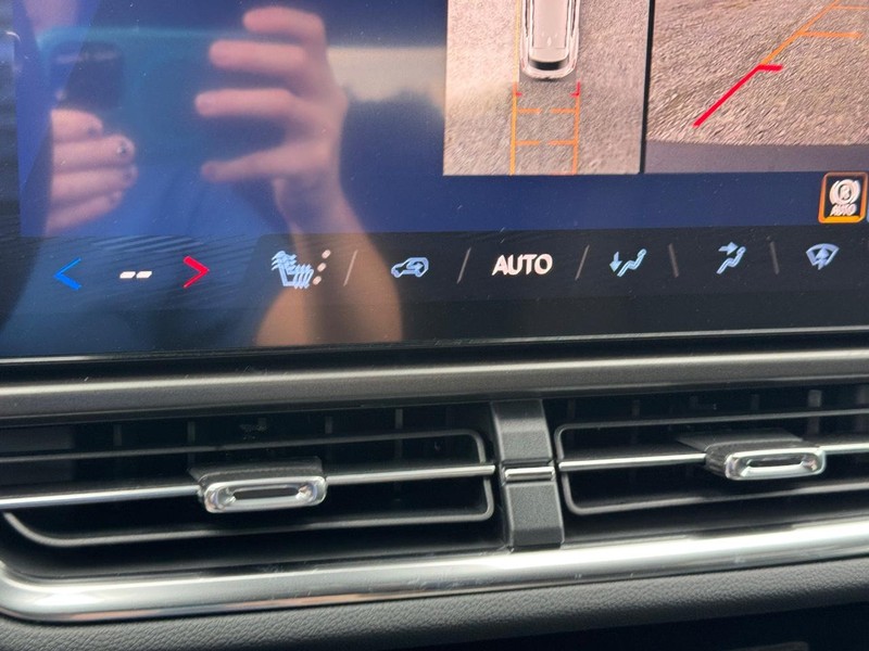 Chevrolet Equinox EV Vehicle Full-screen Gallery Image 15