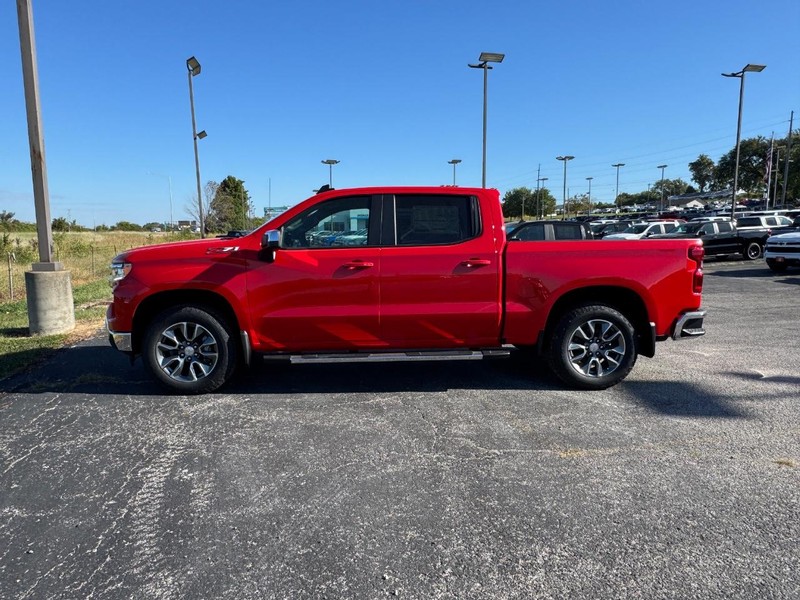 Chevrolet Silverado 1500 Vehicle Full-screen Gallery Image 2