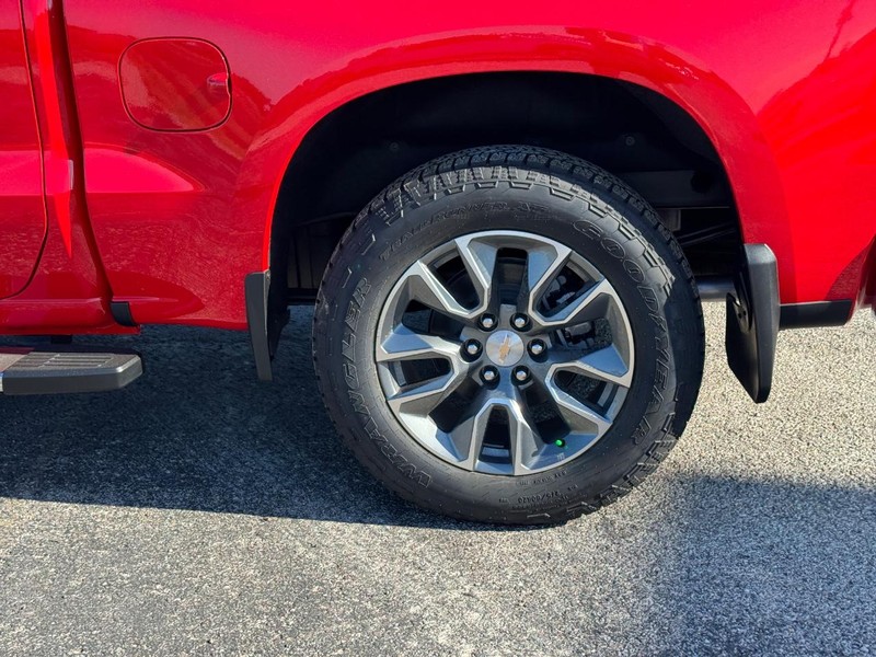 Chevrolet Silverado 1500 Vehicle Full-screen Gallery Image 4