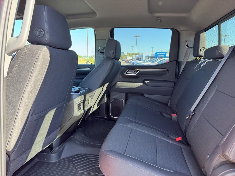 Chevrolet Silverado 1500 Vehicle Full-screen Gallery Image 5