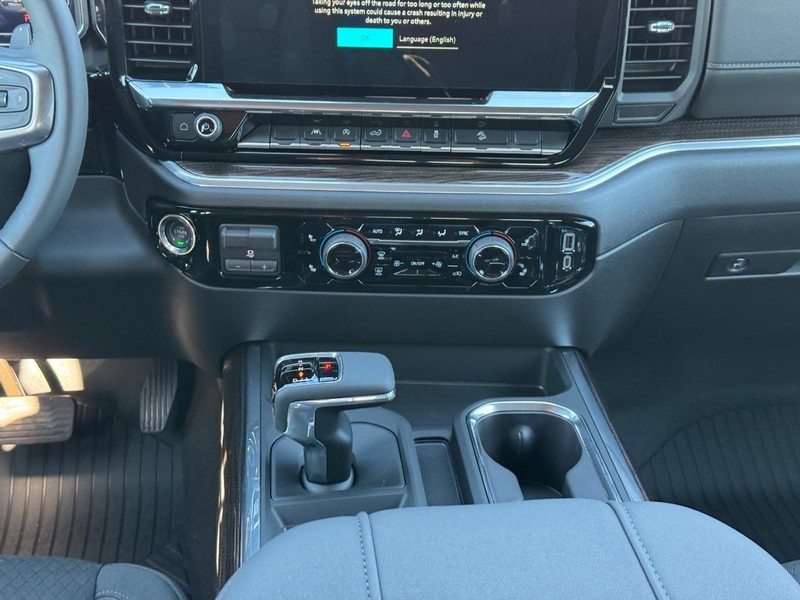 Chevrolet Silverado 1500 Vehicle Full-screen Gallery Image 9