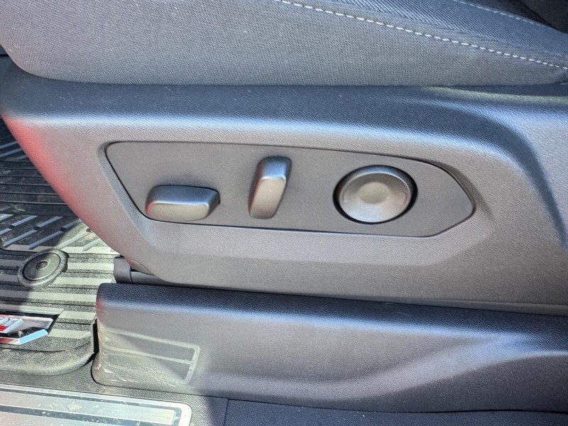 Chevrolet Silverado 1500 Vehicle Full-screen Gallery Image 10