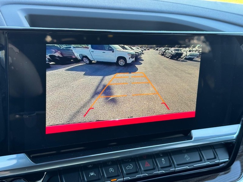 Chevrolet Silverado 1500 Vehicle Full-screen Gallery Image 16