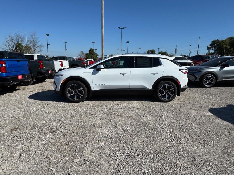 Chevrolet Equinox EV Vehicle Full-screen Gallery Image 2