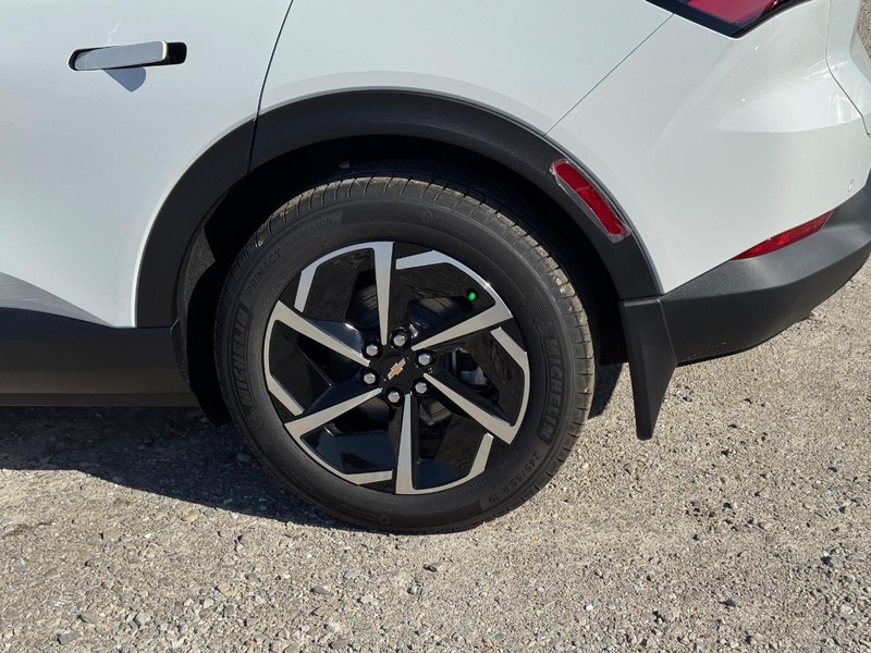 Chevrolet Equinox EV Vehicle Full-screen Gallery Image 4