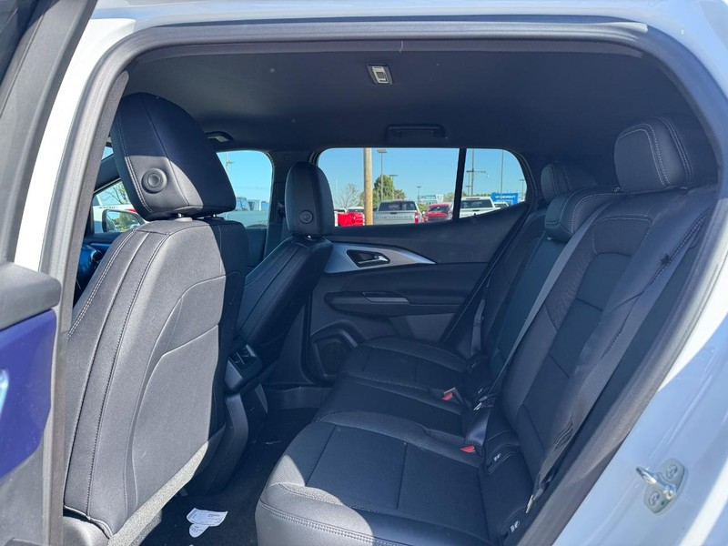 Chevrolet Equinox EV Vehicle Full-screen Gallery Image 5